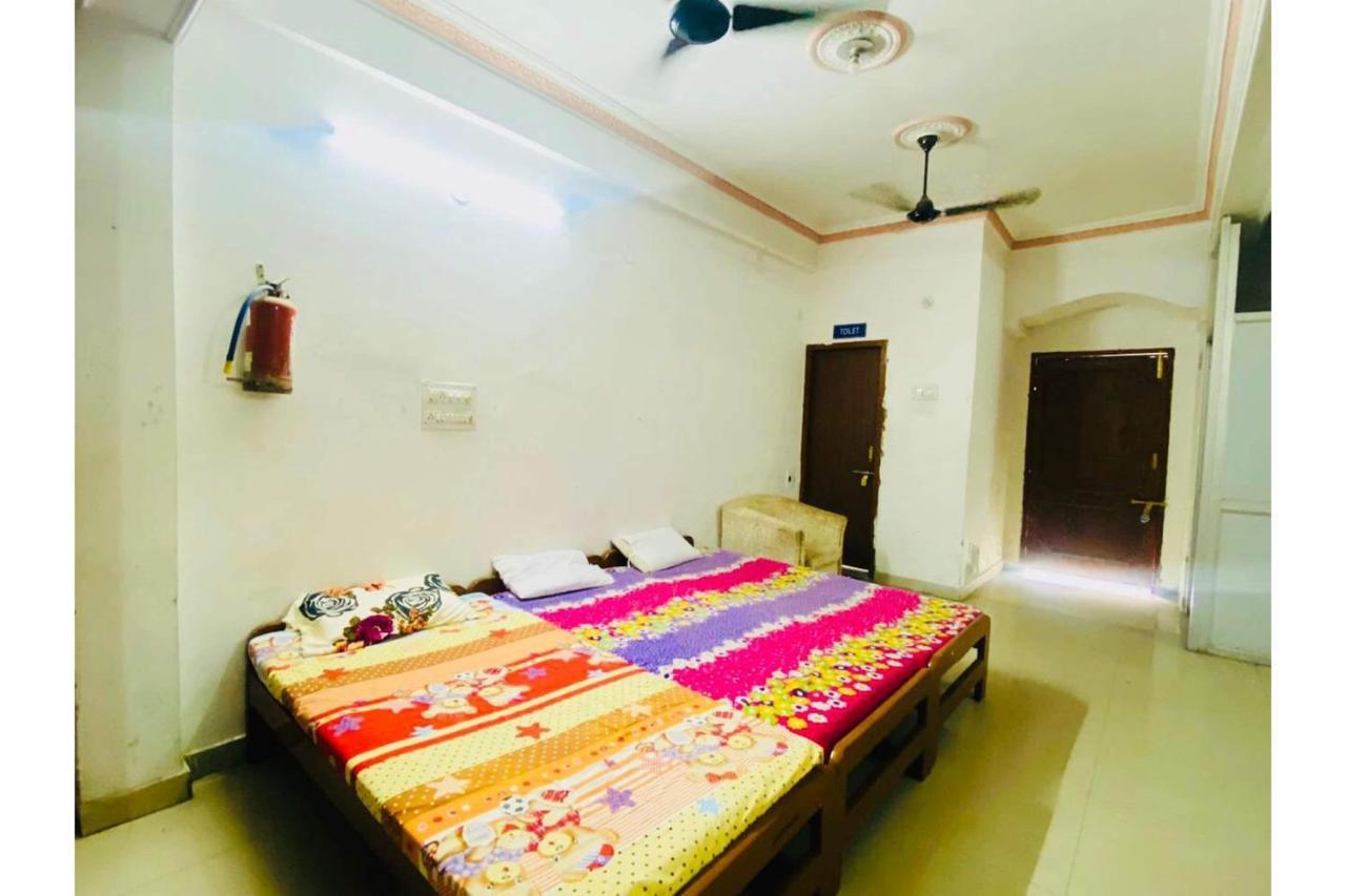 J C Guest House Hasanganj Exterior photo